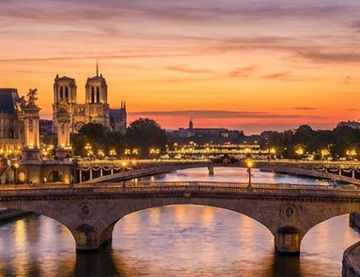 "Paris s'illumine, la Seine s'anime"