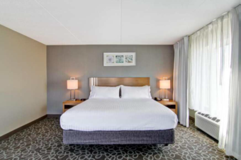 Holiday Inn Express & Suites - Oshawa