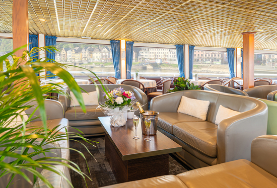 s%2C550%2C415-9ae678